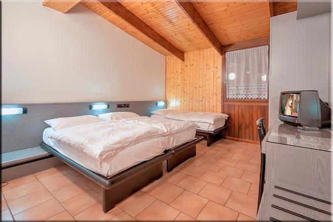 Hotel Kapriol 佛加里达 外观 照片